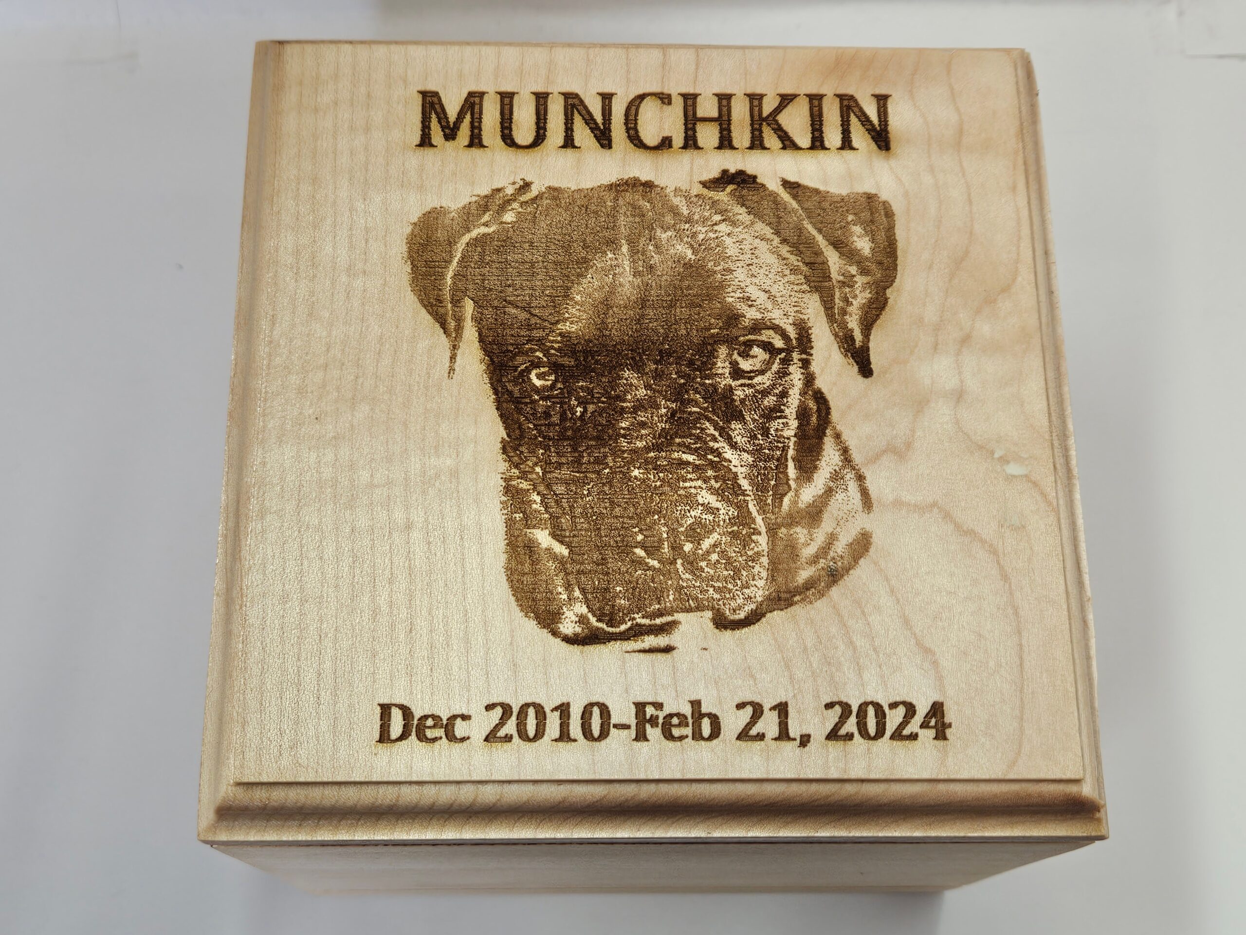 Munchkin Maple Pet Urn